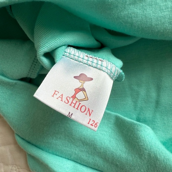 Low Back Tear Drop sweater Top Mint size Medium - Picture 9 of 11